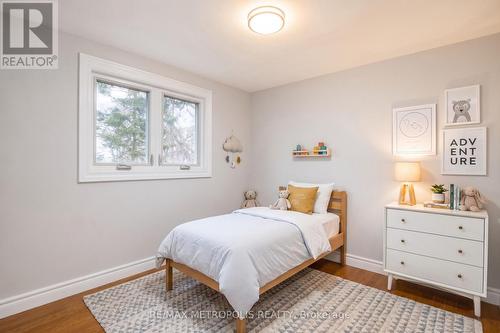 1098 Cedar Street, Oshawa, ON - Indoor Photo Showing Bedroom