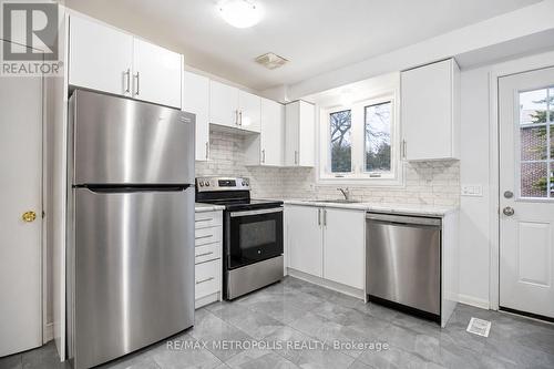 1098 Cedar Street, Oshawa, ON - Indoor Photo Showing Kitchen With Upgraded Kitchen