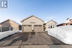 18 TODD DRIVE Barrie, ON L4N 9K6