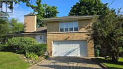 11 NORTHOLT COURT Toronto, ON M9A 3B1