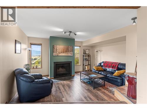 6515 Eagle Road, Vernon, BC - Indoor Photo Showing Living Room With Fireplace