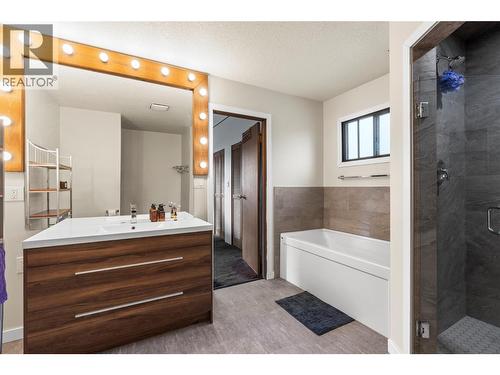 6515 Eagle Road, Vernon, BC - Indoor Photo Showing Bathroom