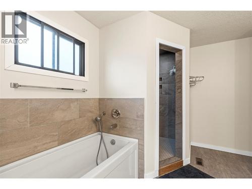 6515 Eagle Road, Vernon, BC - Indoor Photo Showing Bathroom