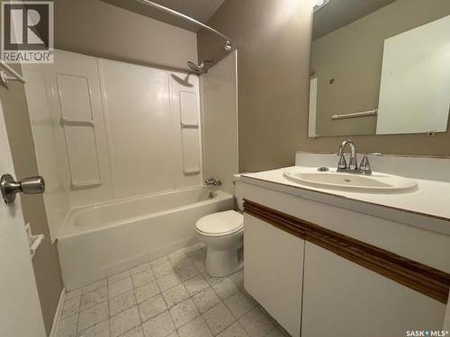 190 Carleton Drive, Saskatoon, SK - Indoor Photo Showing Bathroom