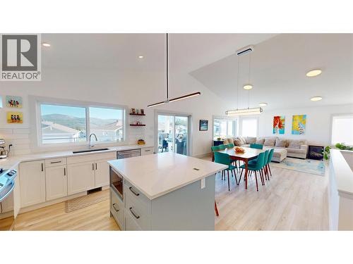 365 Legacy Lookout, Cranbrook, BC - Indoor Photo Showing Kitchen