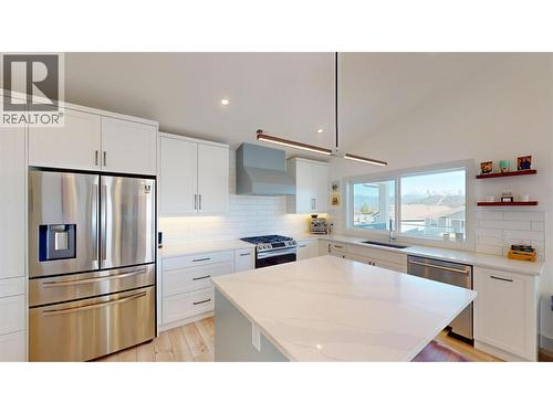 365 Legacy Lookout, Cranbrook, BC - Indoor Photo Showing Kitchen With Stainless Steel Kitchen With Upgraded Kitchen