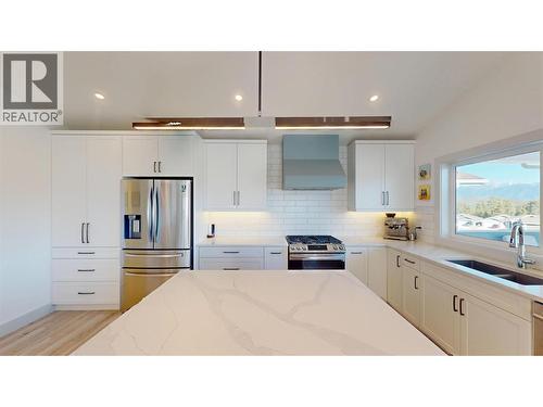 365 Legacy Lookout, Cranbrook, BC - Indoor Photo Showing Kitchen With Stainless Steel Kitchen With Double Sink With Upgraded Kitchen