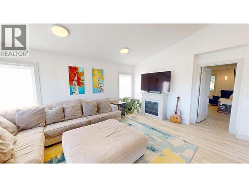 365 Legacy Lookout, Cranbrook, BC - Indoor Photo Showing Living Room With Fireplace