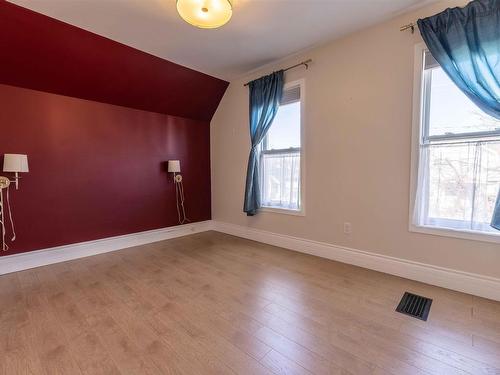 151 Secord St, Thunder Bay, ON - Indoor Photo Showing Other Room