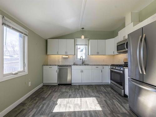 151 Secord St, Thunder Bay, ON - Indoor Photo Showing Kitchen With Upgraded Kitchen