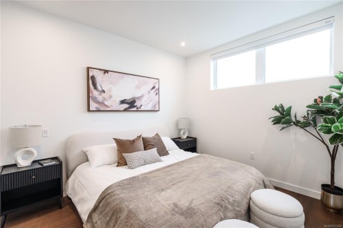 #307-9570 Fifth St, Sidney, BC - Indoor Photo Showing Bedroom