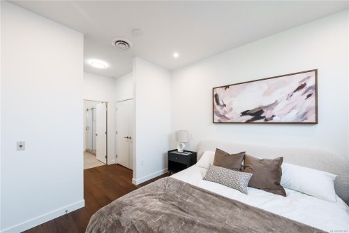 #307-9570 Fifth St, Sidney, BC - Indoor Photo Showing Bedroom