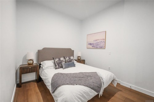 #307-9570 Fifth St, Sidney, BC - Indoor Photo Showing Bedroom