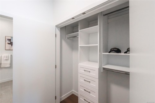 #307-9570 Fifth St, Sidney, BC - Indoor Photo Showing Other Room