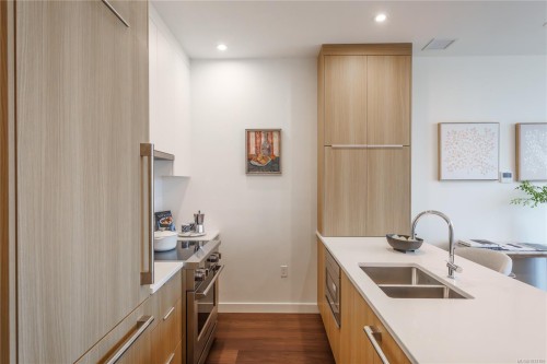 #307-9570 Fifth St, Sidney, BC - Indoor Photo Showing Kitchen With Double Sink