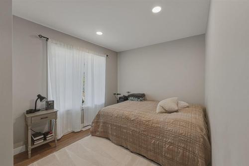 32 Alexandre Place, Marchand, MB - Indoor Photo Showing Bedroom