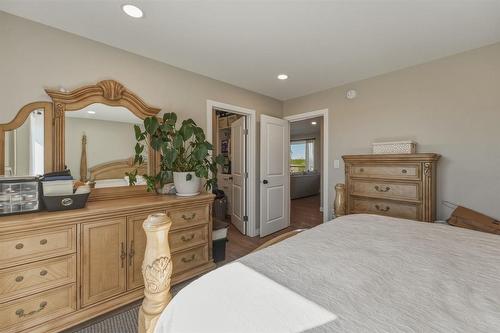 32 Alexandre Place, Marchand, MB - Indoor Photo Showing Bedroom