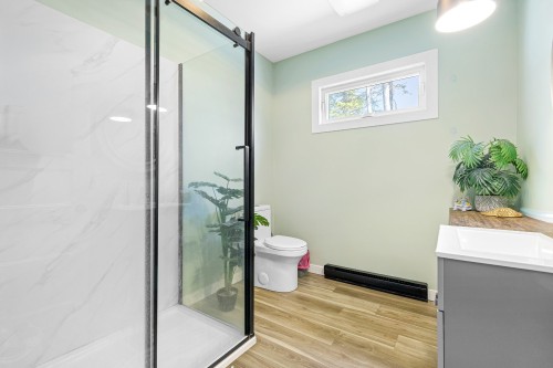 Salle de bains - 60 Ch. Sinclair, Brownsburg-Chatham, QC - Indoor Photo Showing Bathroom