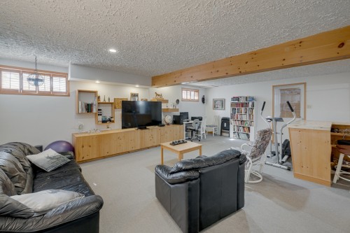 Salle familiale - 405 Av. Mathieu, Donnacona, QC - Indoor