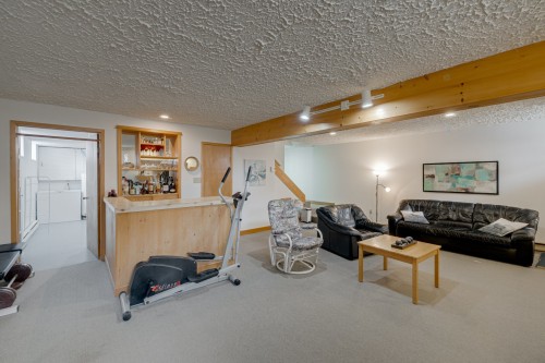 Salle familiale - 405 Av. Mathieu, Donnacona, QC - Indoor