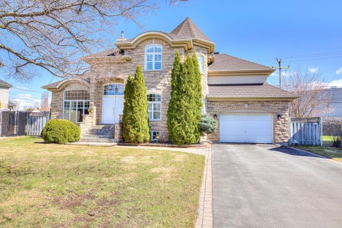 8 Rue Vincent-Blouin  Kirkland, QC H9J 4B2