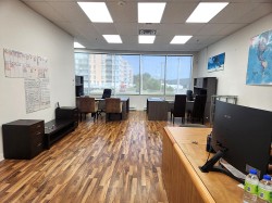 200-3210 Av. Jacques-Bureau  Laval (Chomedey), QC H7P 0A9