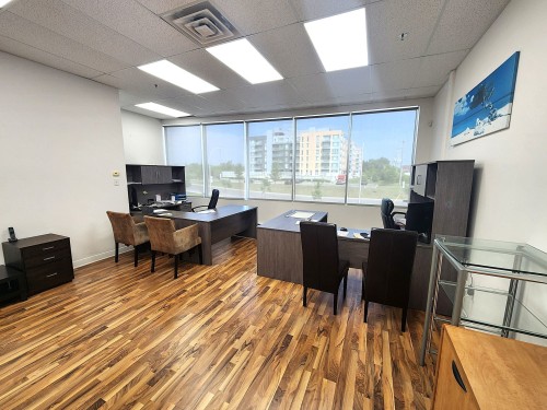 Office - 200-3210 Av. Jacques-Bureau, Laval (Chomedey), QC - Indoor