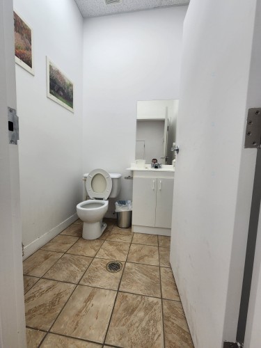 Powder room - 200-3210 Av. Jacques-Bureau, Laval (Chomedey), QC - Indoor Photo Showing Bathroom