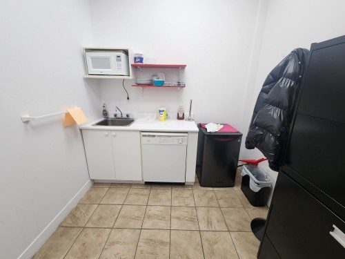 Kitchenette - 200-3210 Av. Jacques-Bureau, Laval (Chomedey), QC - Indoor Photo Showing Laundry Room