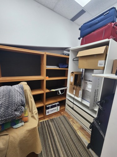 Storage - 200-3210 Av. Jacques-Bureau, Laval (Chomedey), QC - Indoor