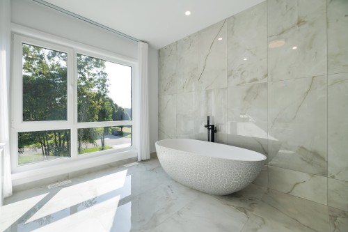Chambre à coucher principale - 108 Rue D'Oxford, Hudson, QC - Indoor Photo Showing Bathroom