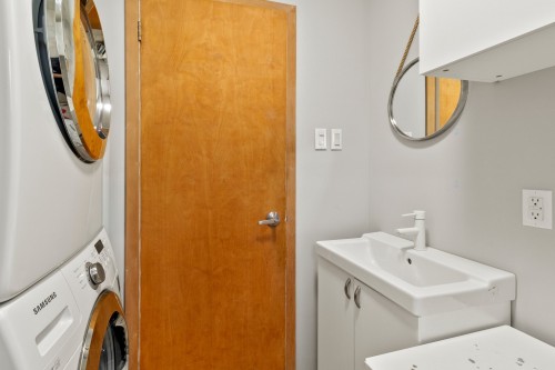Powder room - 55 13E Avenue, Deux-Montagnes, QC - Indoor Photo Showing Laundry Room