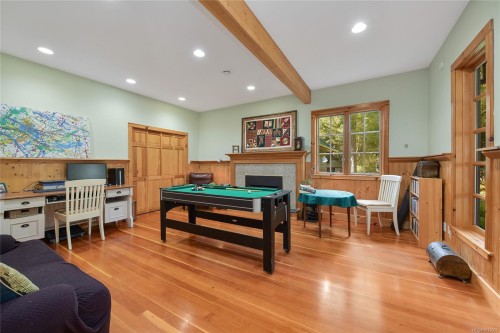 4836 Spring Rd, Saanich, BC 