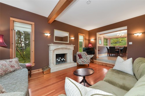 4836 Spring Rd, Saanich, BC 