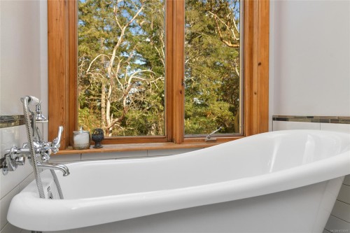 4836 Spring Rd, Saanich, BC 