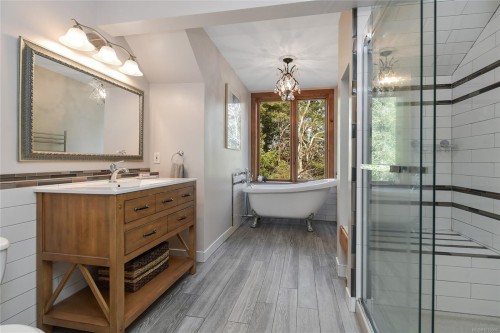 4836 Spring Rd, Saanich, BC 