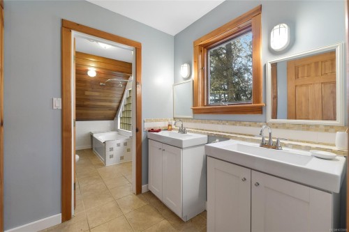 4836 Spring Rd, Saanich, BC 