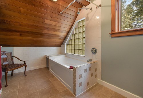 4836 Spring Rd, Saanich, BC 