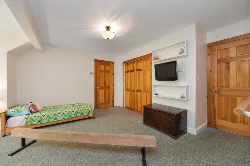 4836 Spring Rd, Saanich, BC 