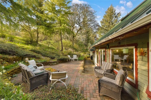 4836 Spring Rd, Saanich, BC 