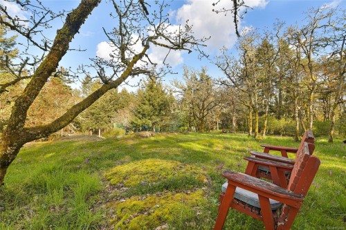 4836 Spring Rd, Saanich, BC 