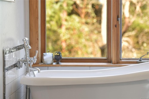 4836 Spring Rd, Saanich, BC 