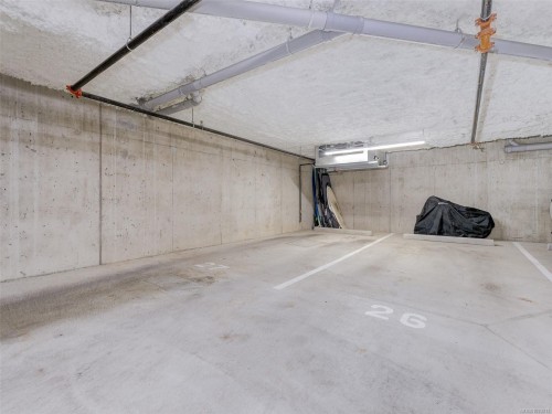206-9861 Third St, Sidney, BC - Indoor Photo Showing Garage