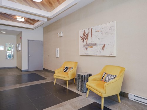 206-9861 Third St, Sidney, BC - Indoor Photo Showing Other Room