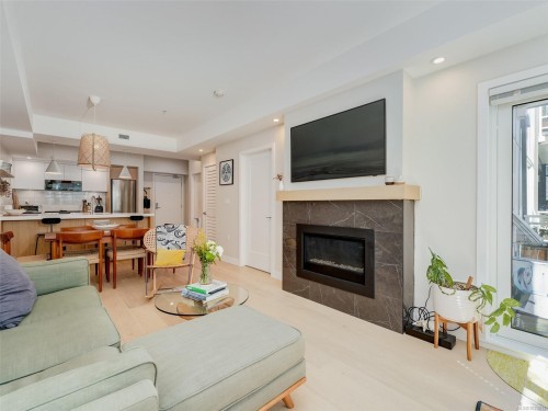 206-9861 Third St, Sidney, BC - Indoor Photo Showing Living Room With Fireplace