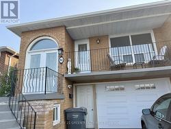 UPPER - 963 LOVINGSTON CRESCENT Mississauga, ON L4W 3V7