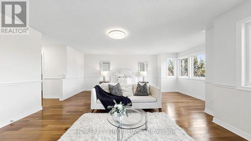 23 Brookeview Drive, Aurora, ON - Indoor