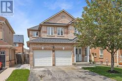 19 MASTER GREEN CRESCENT Brampton, ON L7A 3K3