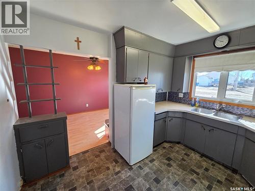 30 Main Street, Manor, SK - Indoor Photo Showing Kitchen With Double Sink