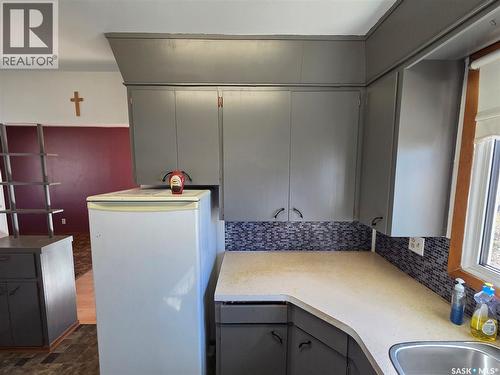 30 Main Street, Manor, SK - Indoor Photo Showing Kitchen